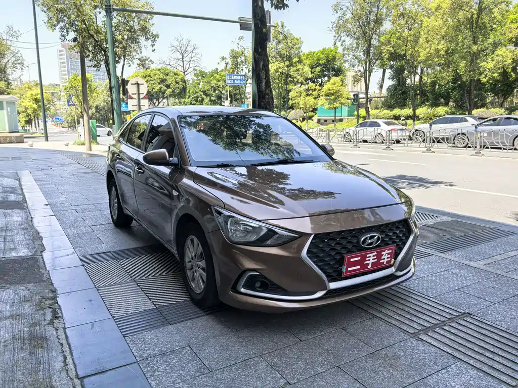 Hyundai Elantra — фото 3