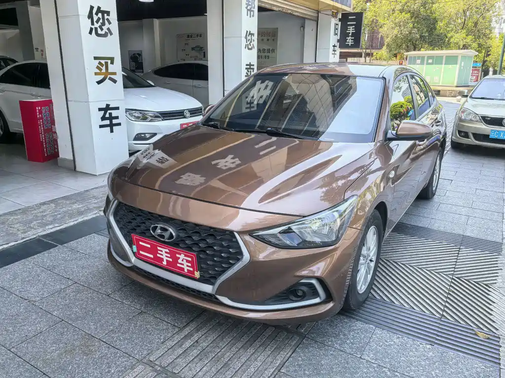 Hyundai Elantra — фото 4