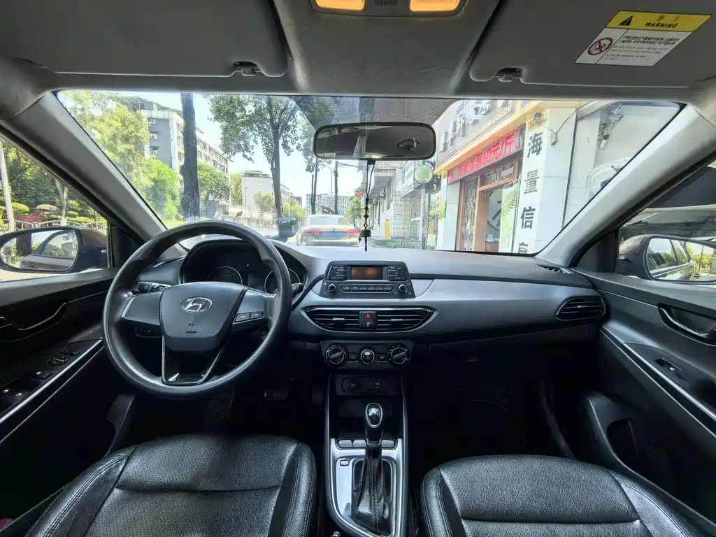 Hyundai Elantra — фото 9