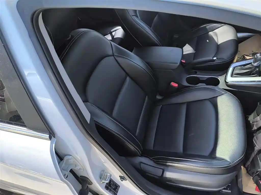 Hyundai Elantra — фото 25