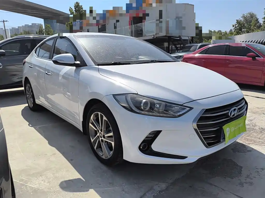 Hyundai Elantra — фото 4