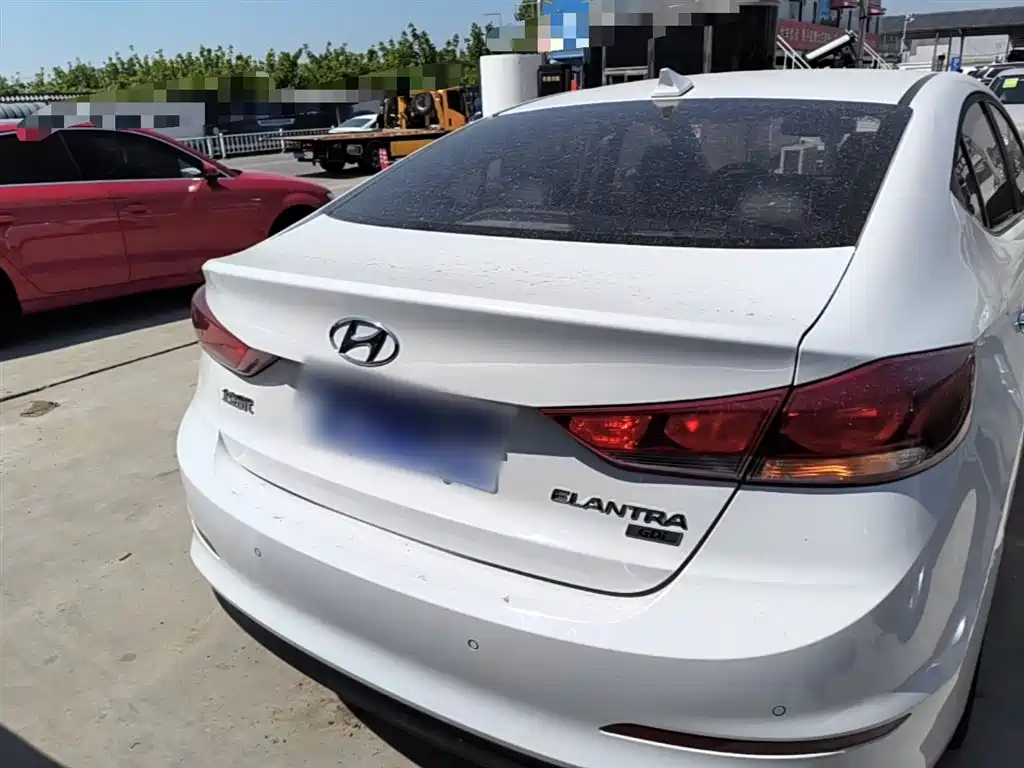 Hyundai Elantra — фото 6