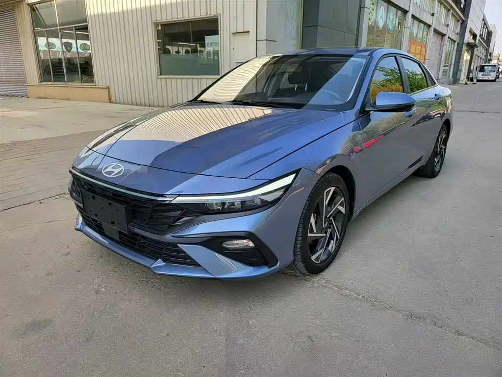 Hyundai Elantra — фото 2