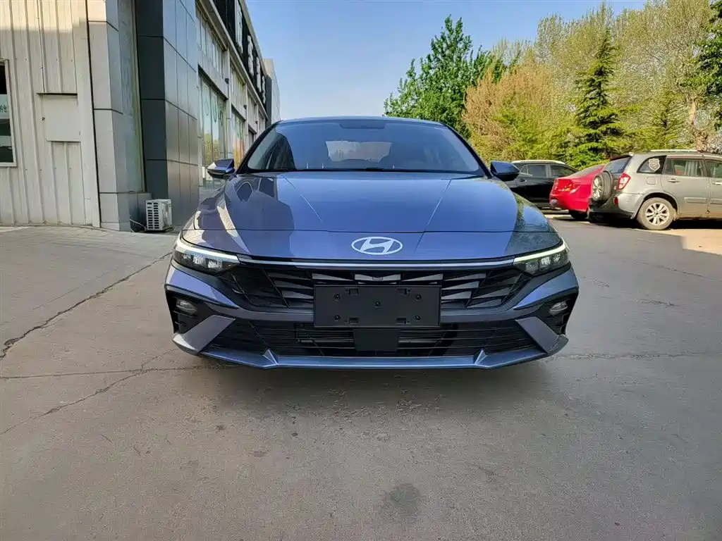 Hyundai Elantra — фото 15