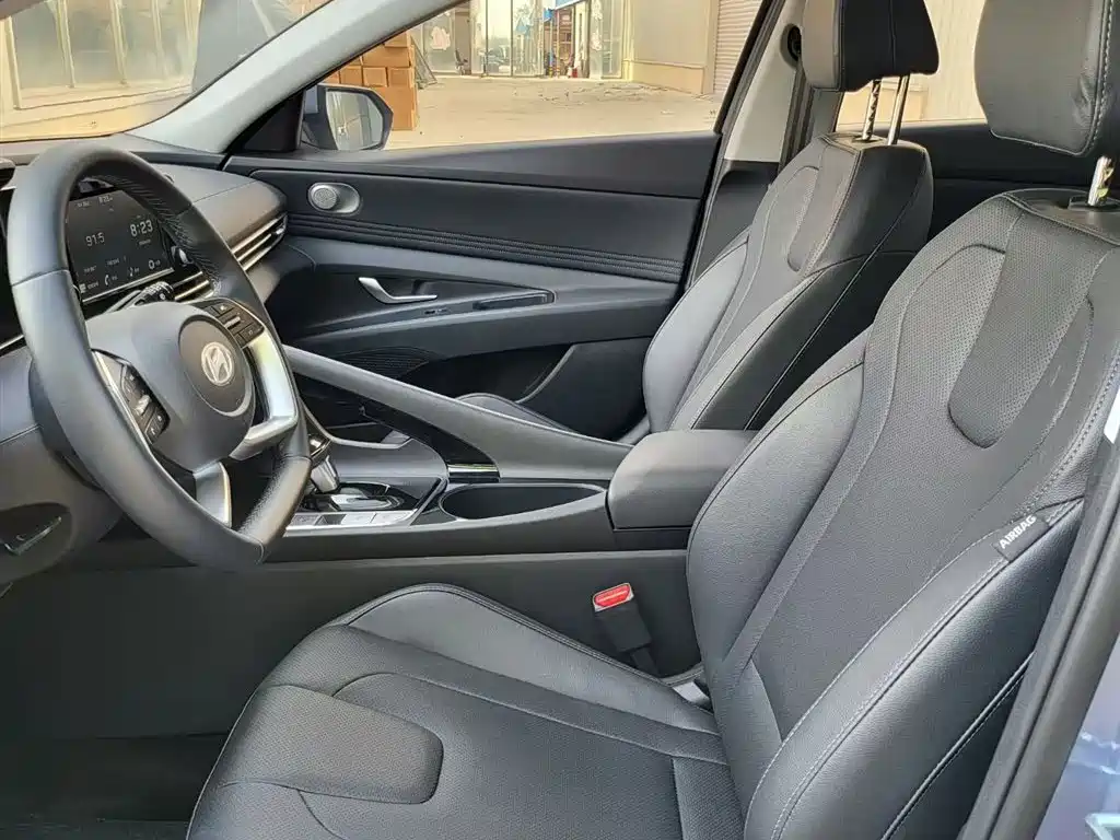 Hyundai Elantra — фото 18
