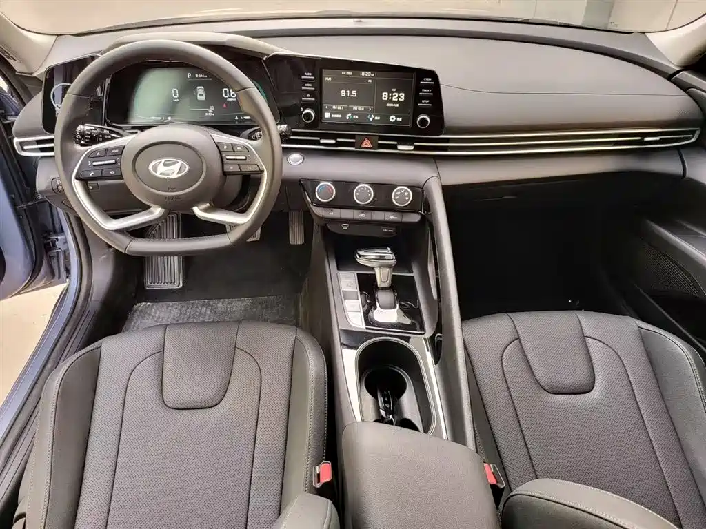 Hyundai Elantra — фото 20