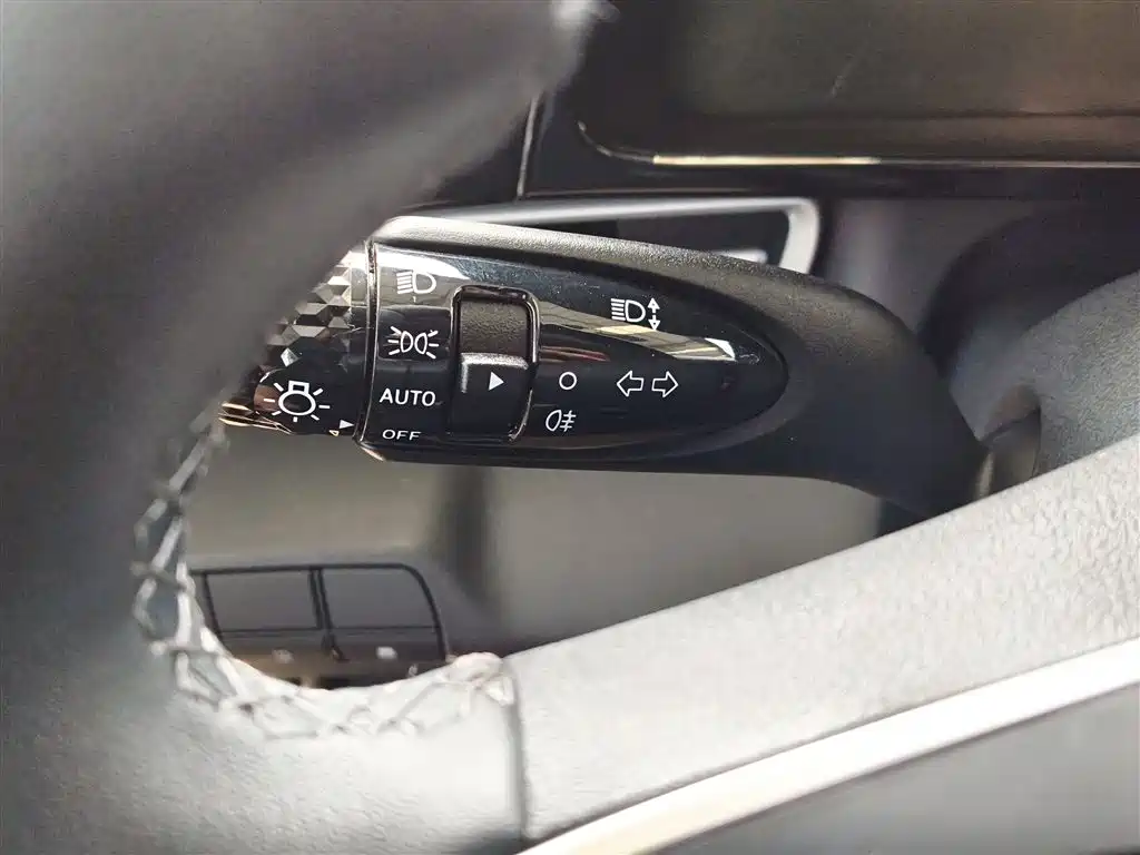 Hyundai Elantra — фото 4