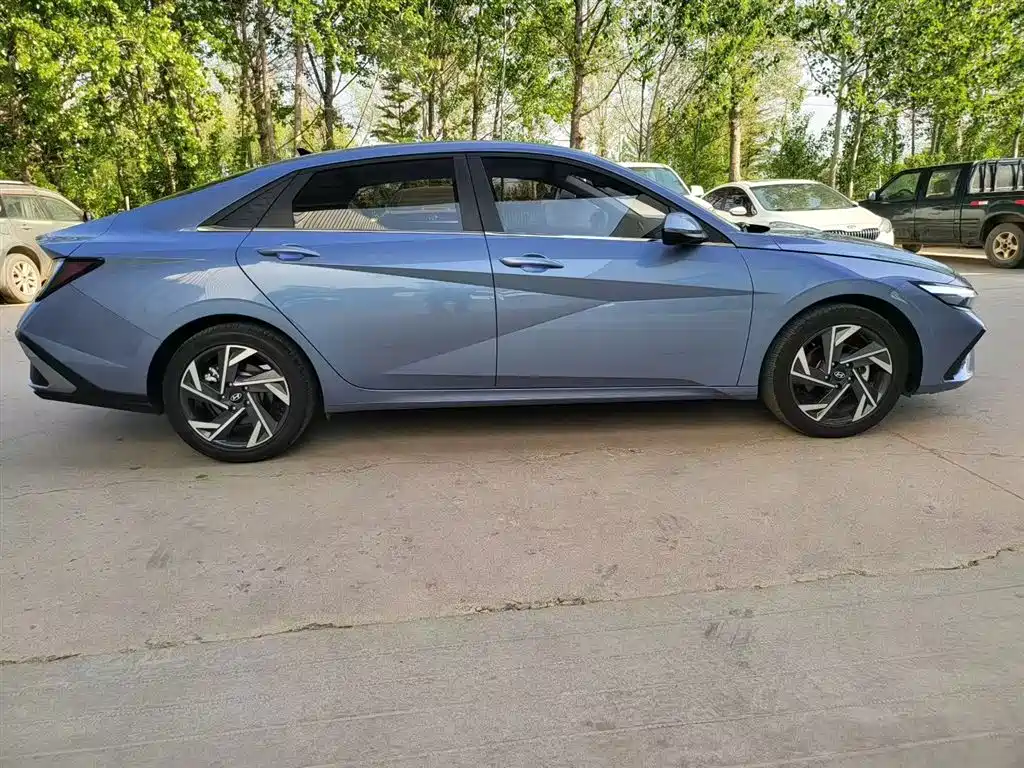 Hyundai Elantra — фото 10