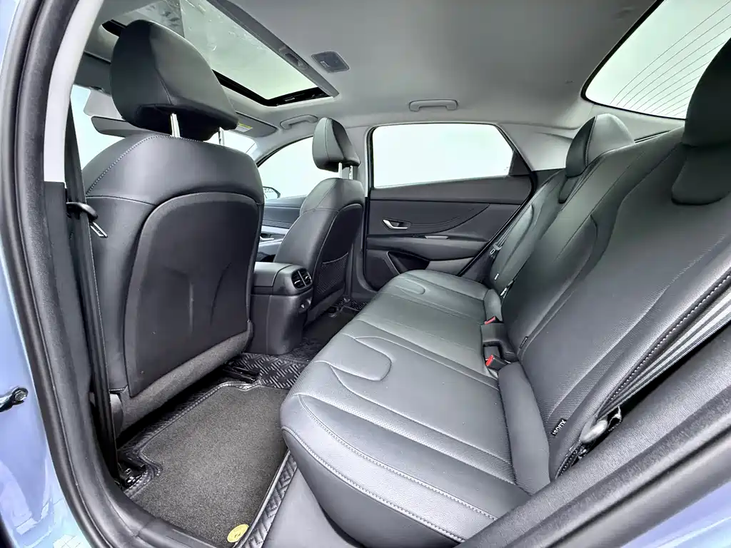 Hyundai Elantra — фото 9