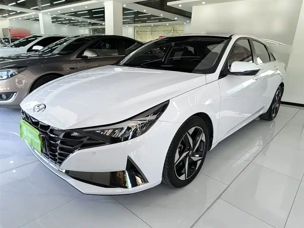Hyundai Elantra — фото 2