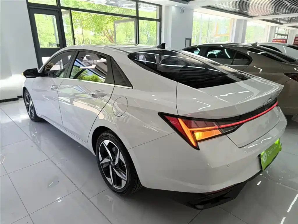 Hyundai Elantra — фото 5