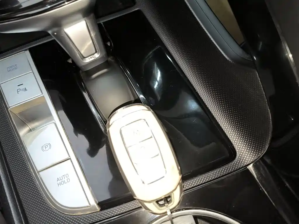 Hyundai Elantra — фото 9