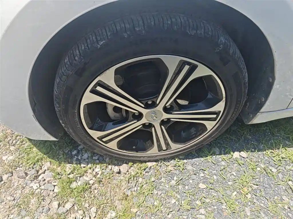 Hyundai Elantra — фото 23