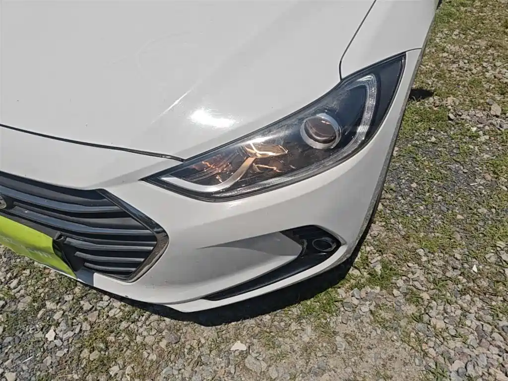 Hyundai Elantra — фото 24