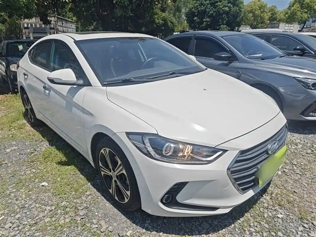 Hyundai Elantra — фото 4
