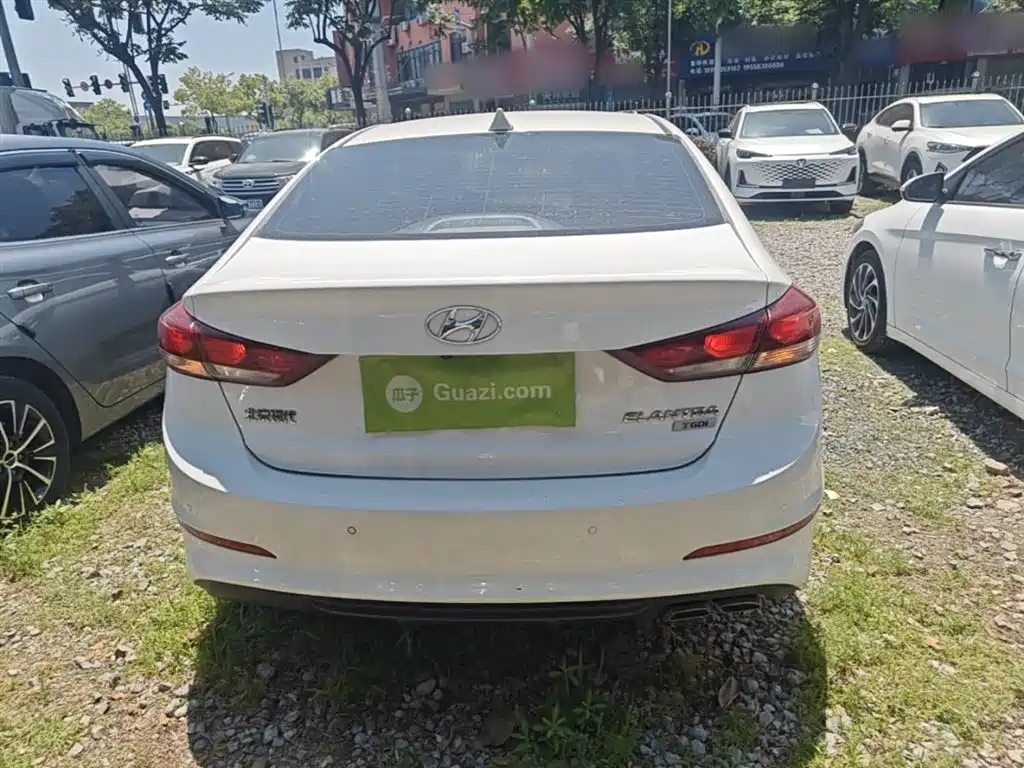 Hyundai Elantra — фото 6