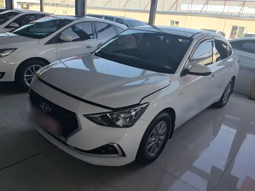 Hyundai Elantra — фото 2
