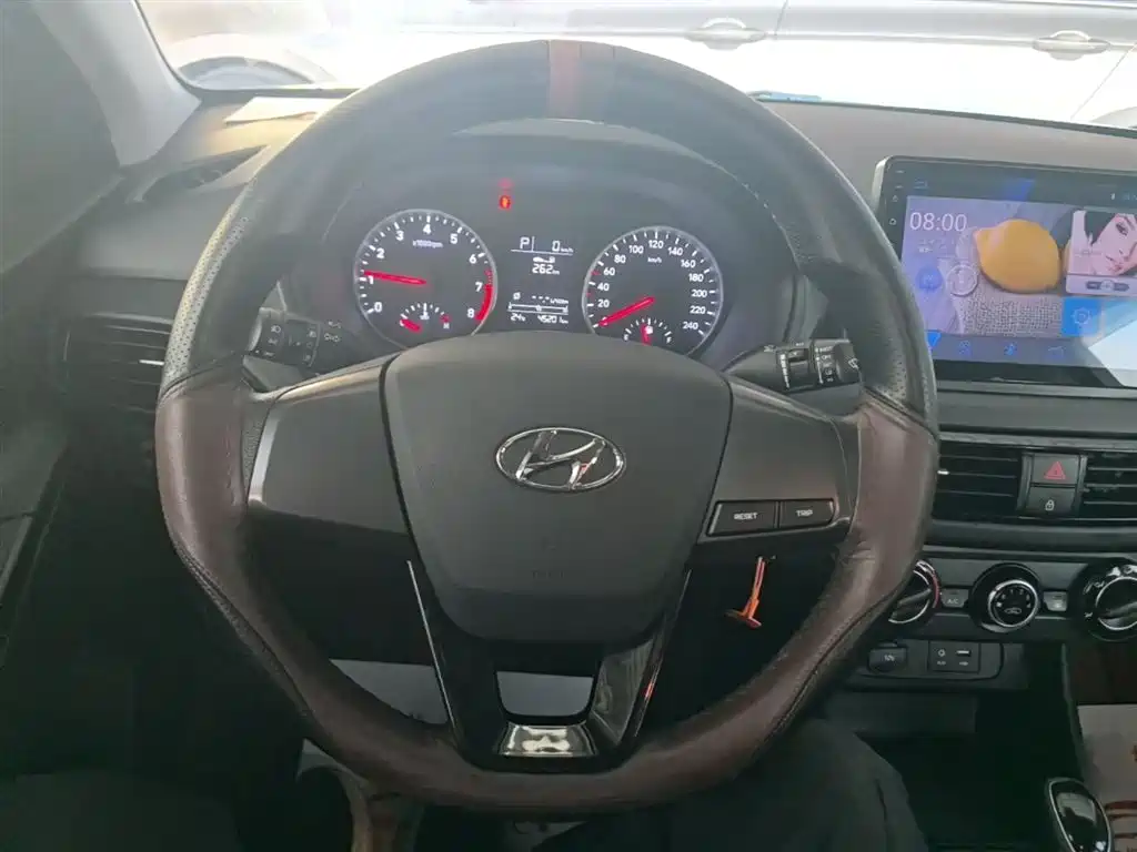 Hyundai Elantra — фото 11