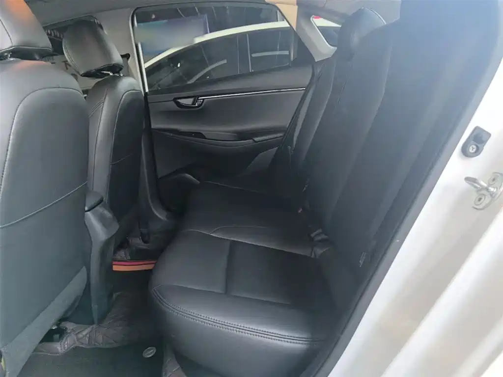 Hyundai Elantra — фото 17