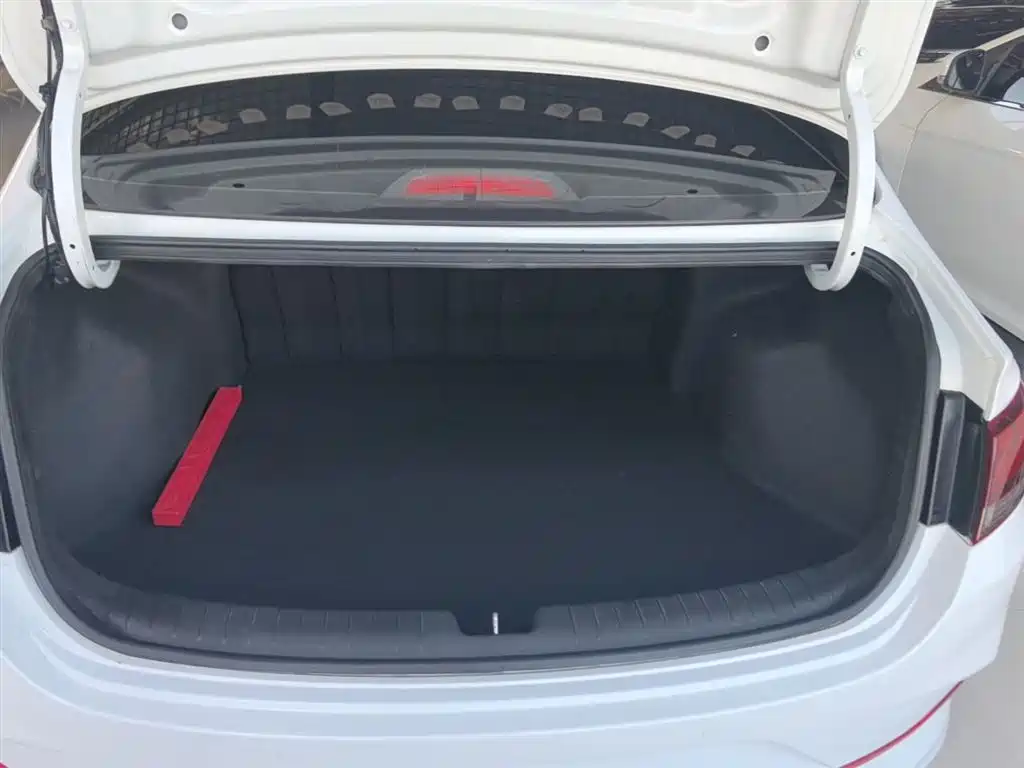 Hyundai Elantra — фото 19