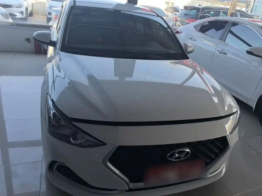 Hyundai Elantra — фото 3