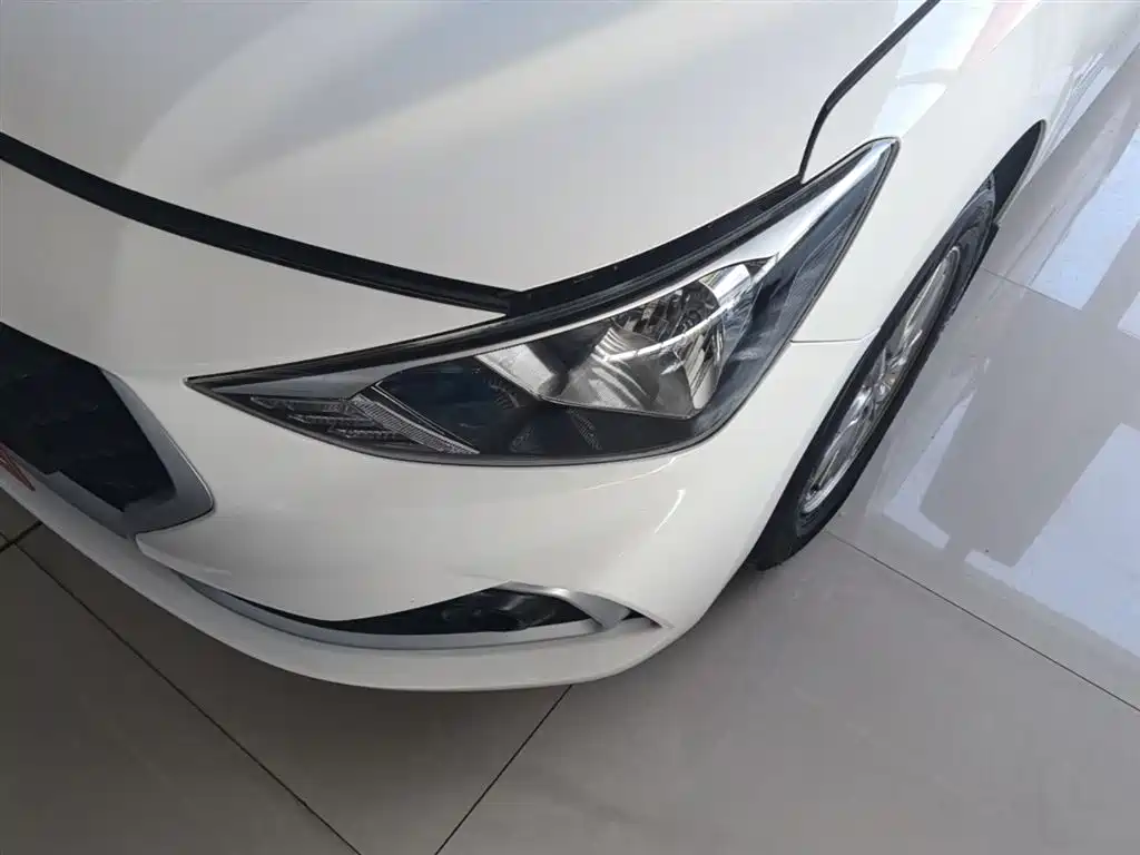 Hyundai Elantra — фото 24