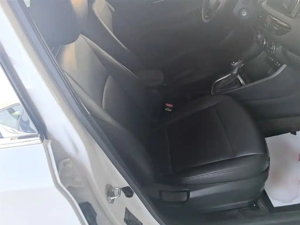 Hyundai Elantra — фото 25