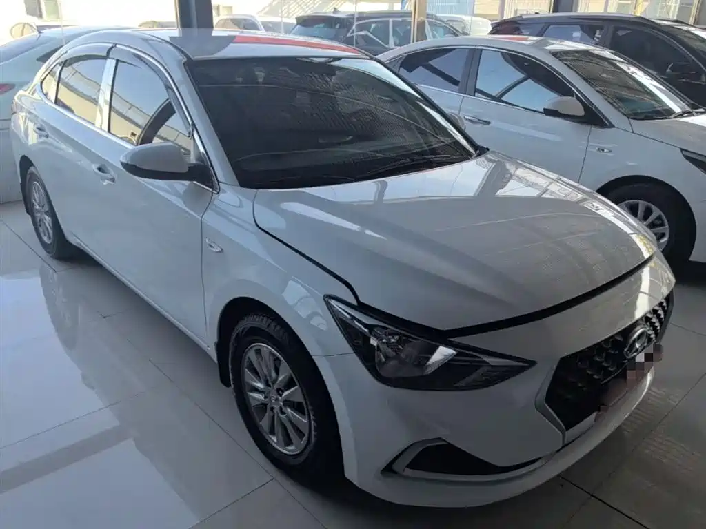 Hyundai Elantra — фото 4