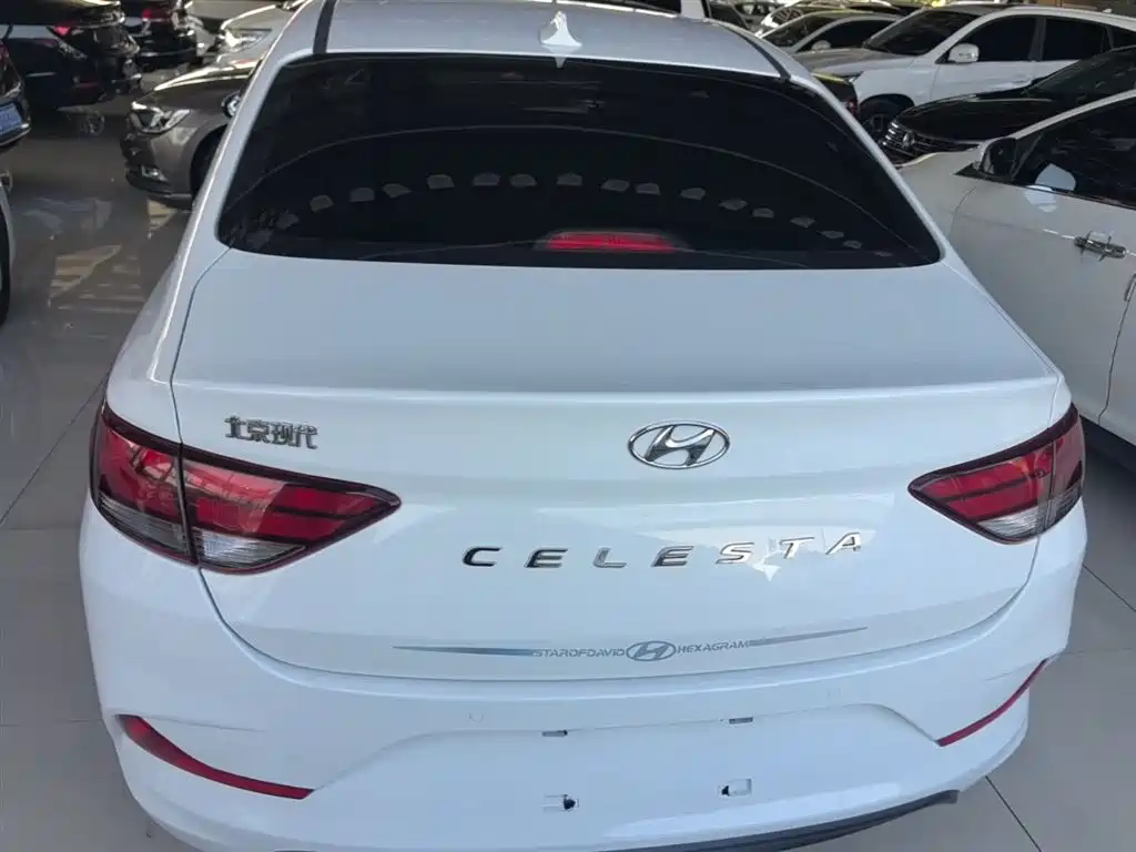 Hyundai Elantra — фото 6