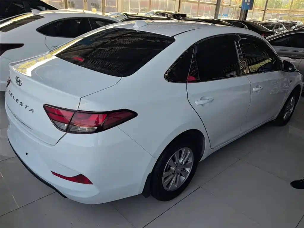Hyundai Elantra — фото 7