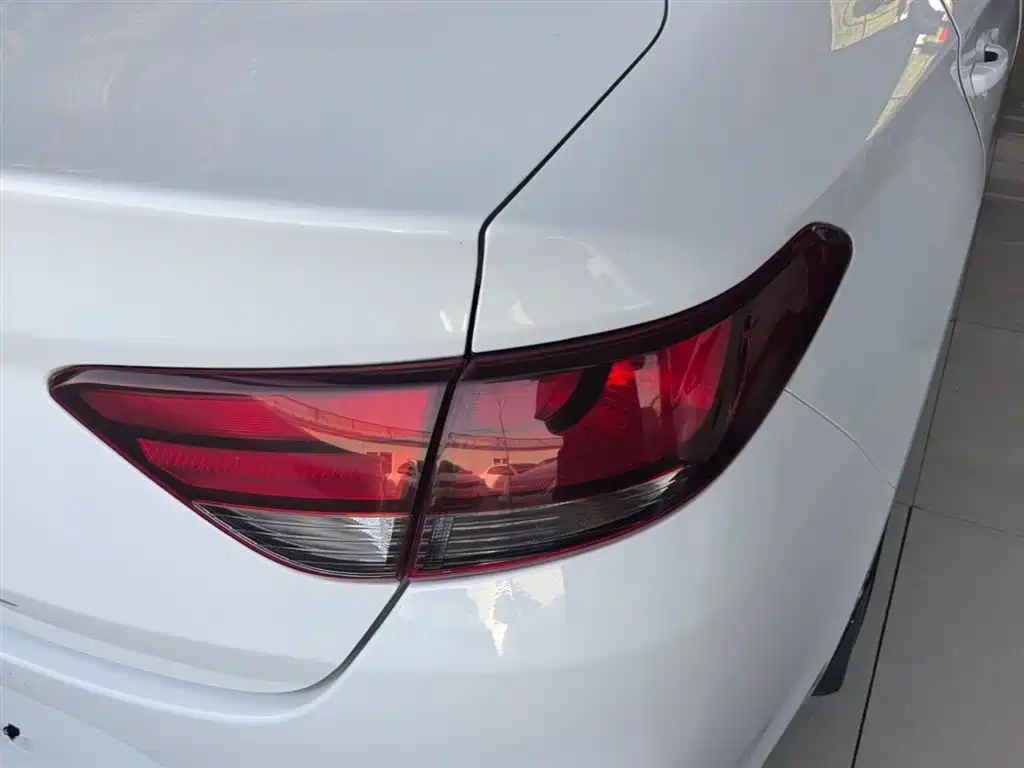 Hyundai Elantra — фото 8