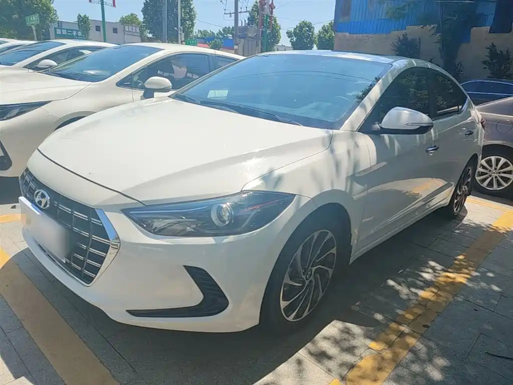 Hyundai Elantra — фото 2