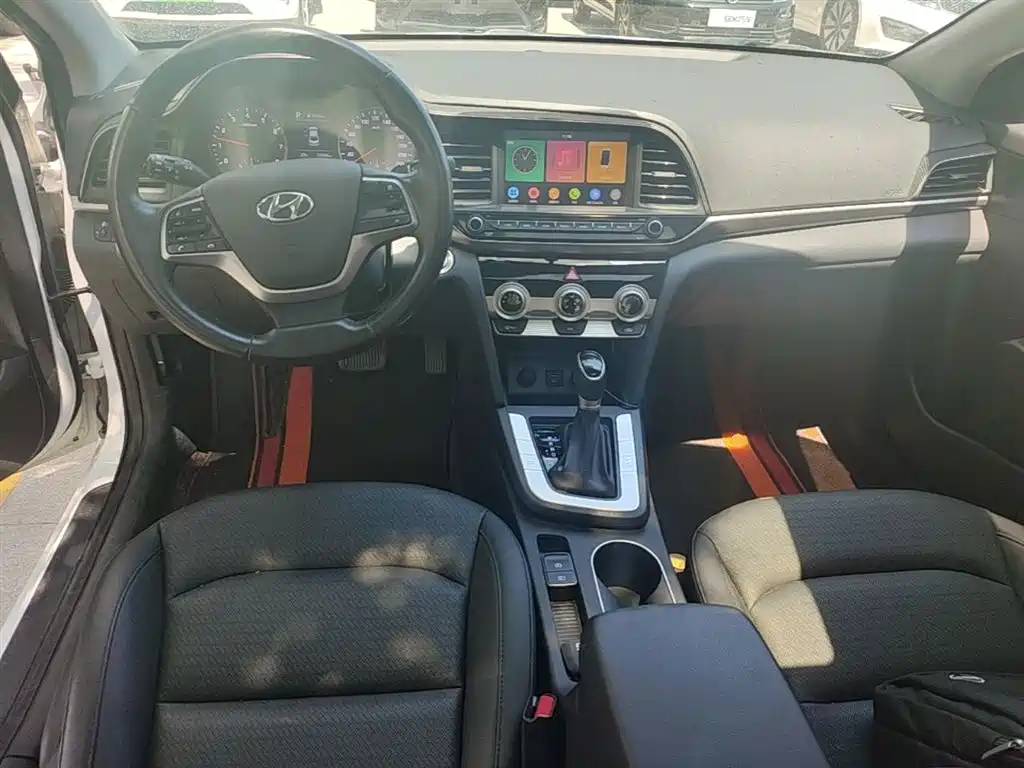 Hyundai Elantra — фото 10