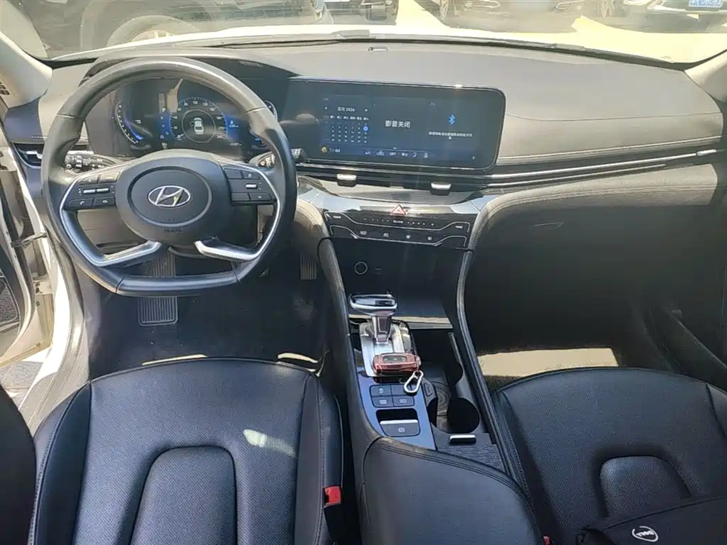 Hyundai Mistra — фото 10