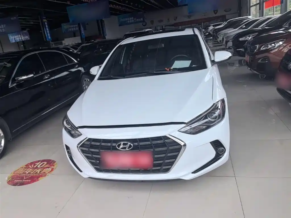 Hyundai Elantra — фото 3