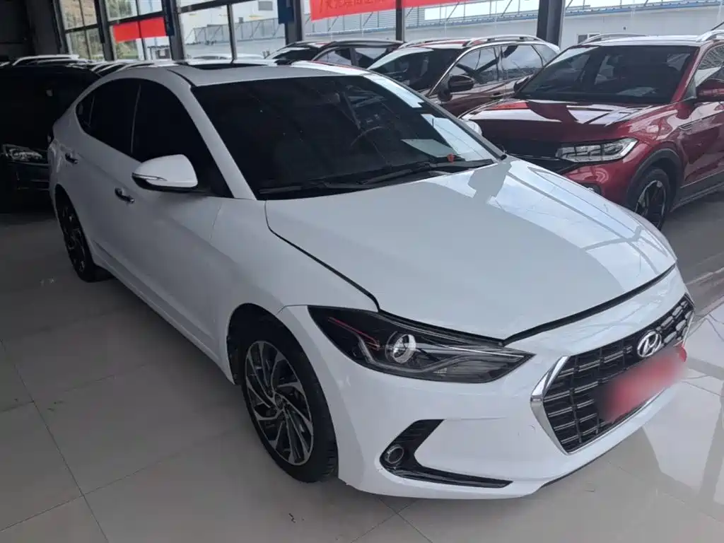 Hyundai Elantra — фото 4