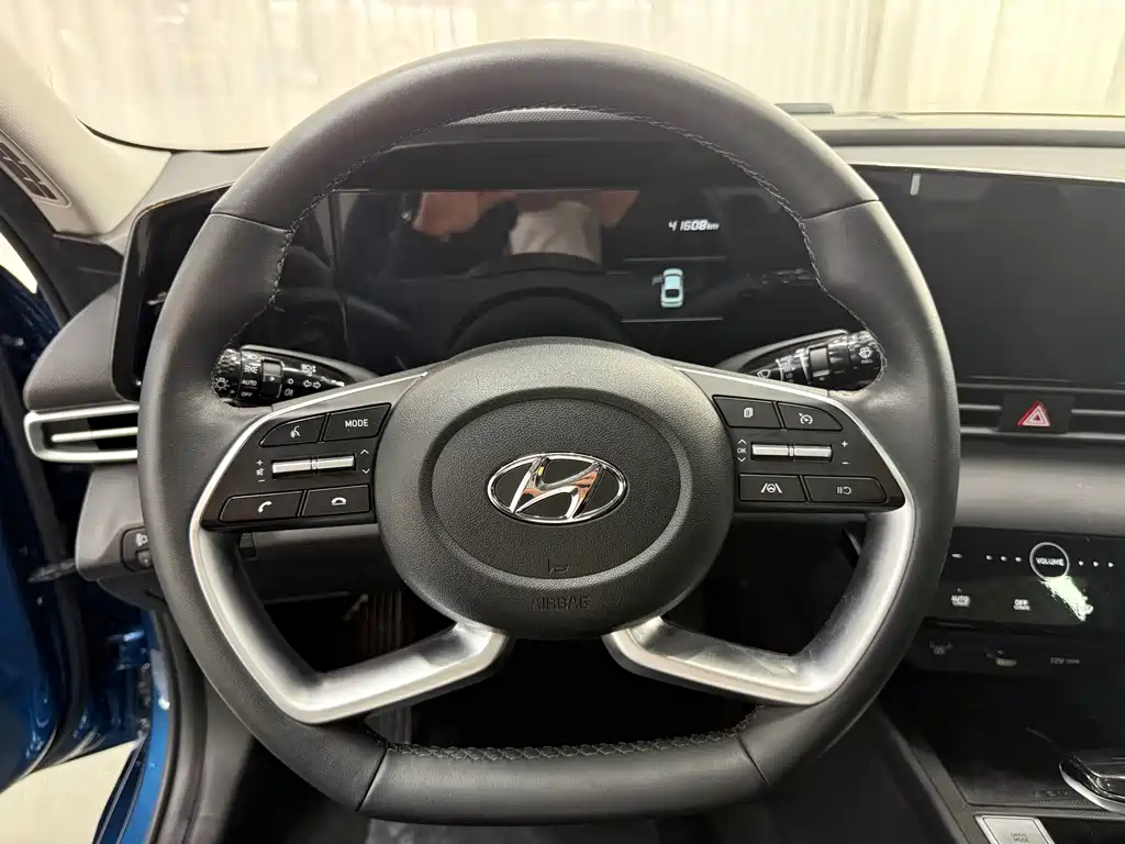 Hyundai Elantra — фото 13