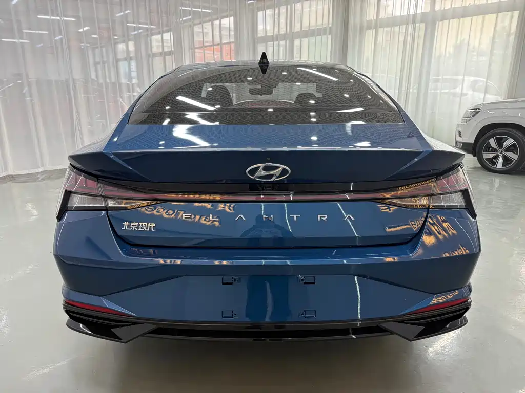 Hyundai Elantra — фото 5