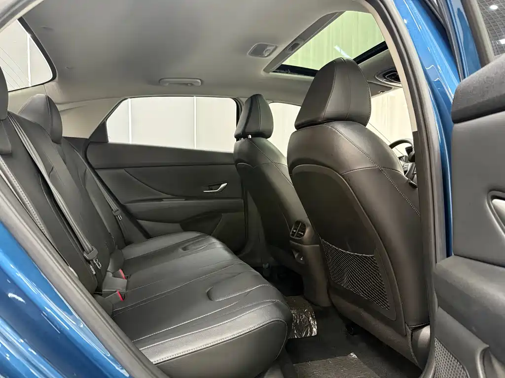 Hyundai Elantra — фото 9