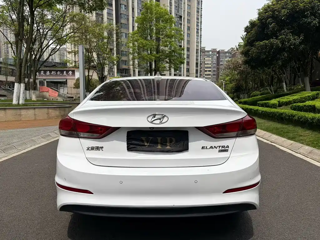Hyundai Elantra — фото 8