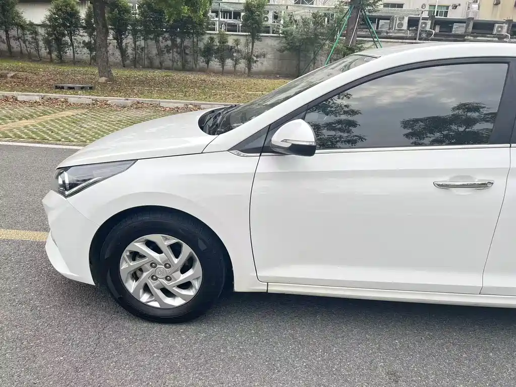 Hyundai Verna — фото 6