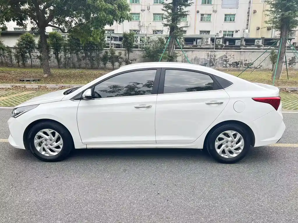 Hyundai Verna — фото 9