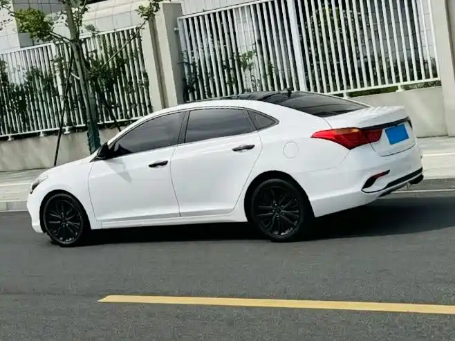 Hyundai Mistra — фото 3