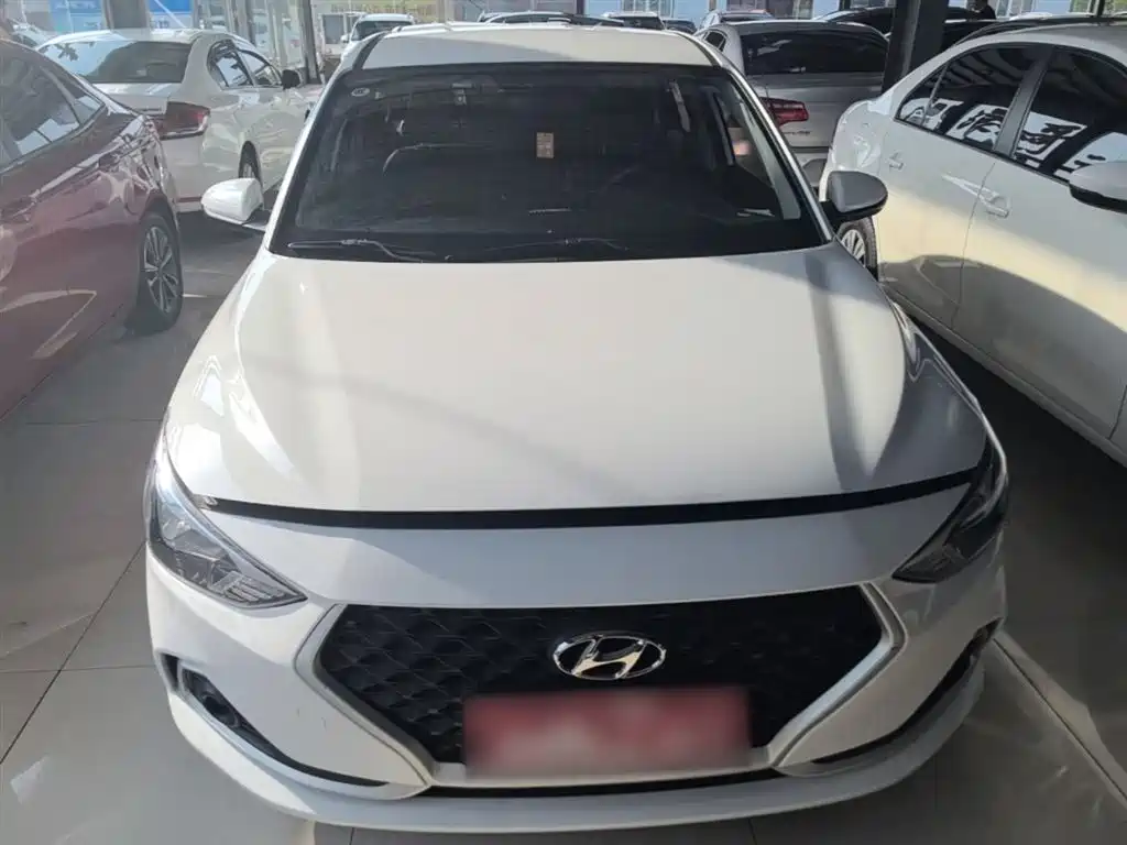 Hyundai Elantra — фото 3