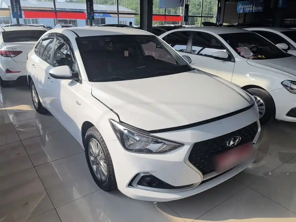 Hyundai Elantra — фото 4