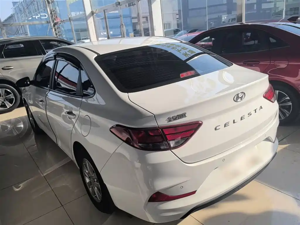 Hyundai Elantra — фото 5