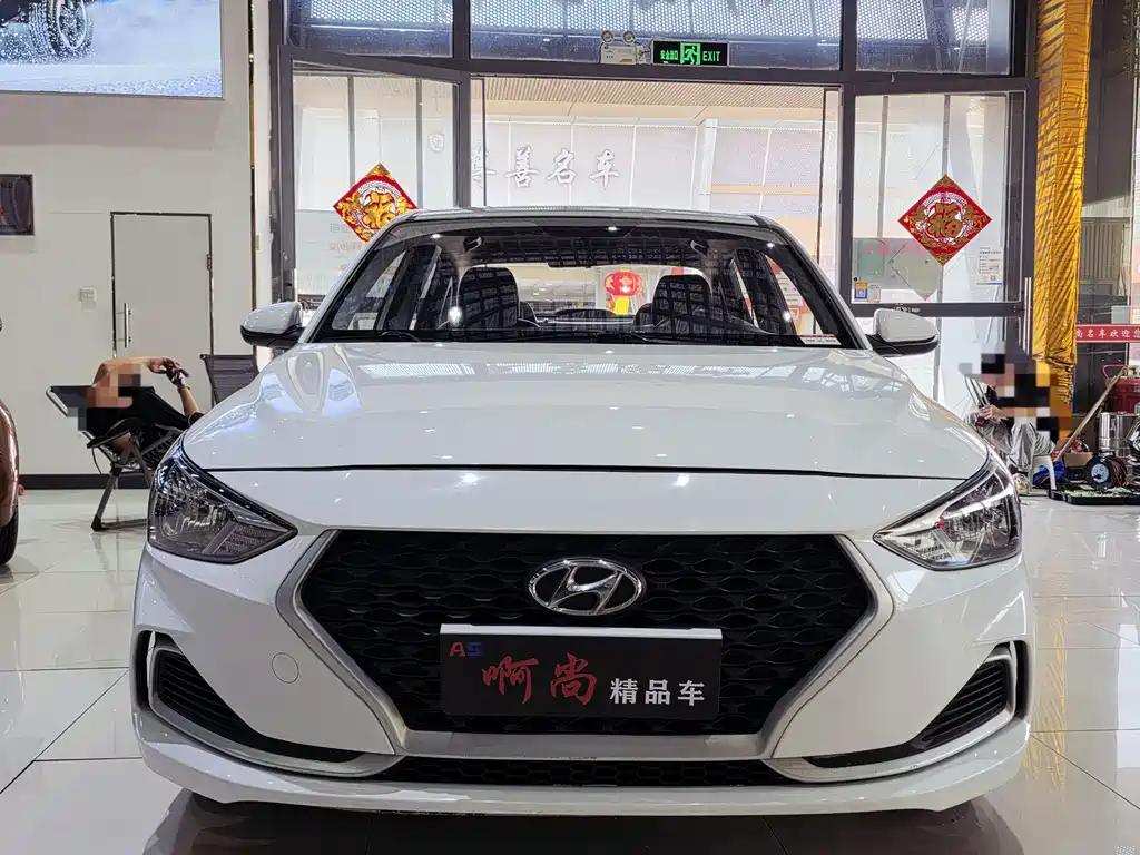 Hyundai Elantra — фото 2