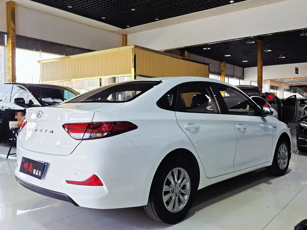Hyundai Elantra — фото 13