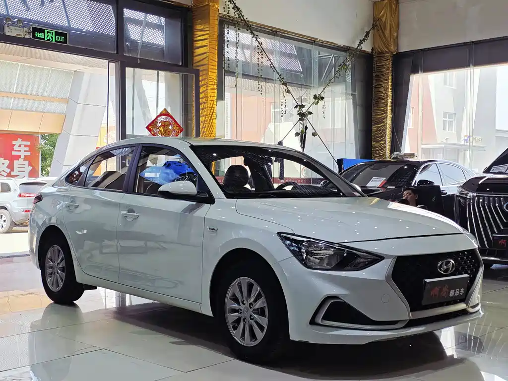 Hyundai Elantra — фото 3