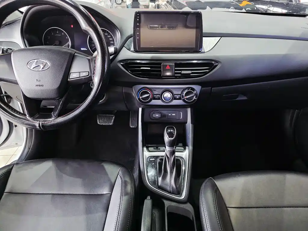 Hyundai Elantra — фото 10